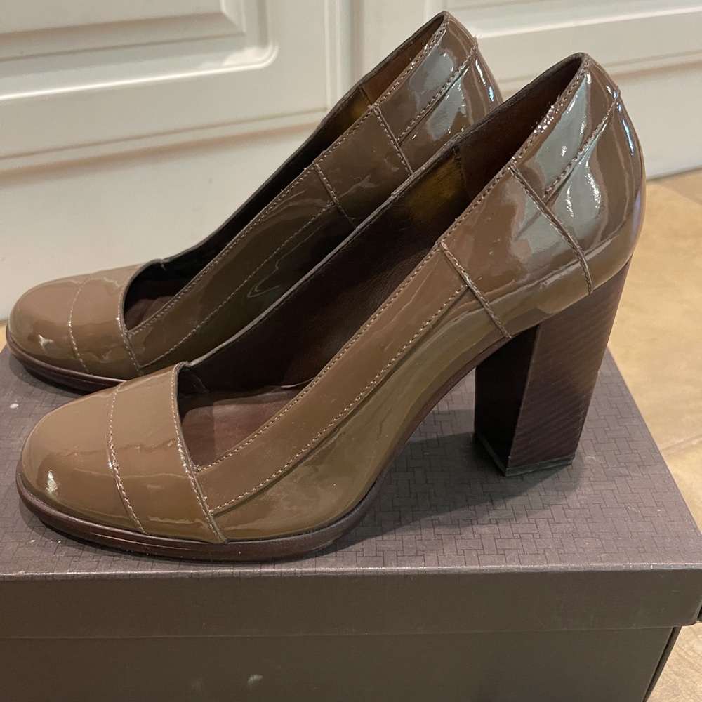 Cole Haan size 7.5  patent leather stacked heel